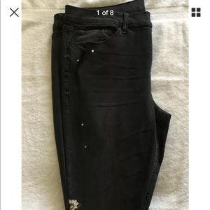 New York & Company Soho Ankle Jeans
Size 16